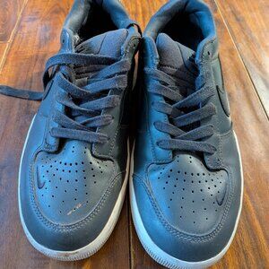 Men's low top Nike 8.5